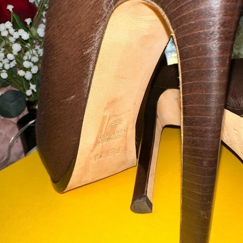 FENDI Décolleté Cavallino Camoscio Pony Hair Suede Platform Pump Brown 38 Italy